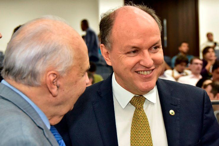 Sessão foi proposta pelo deputado Junior Mochi