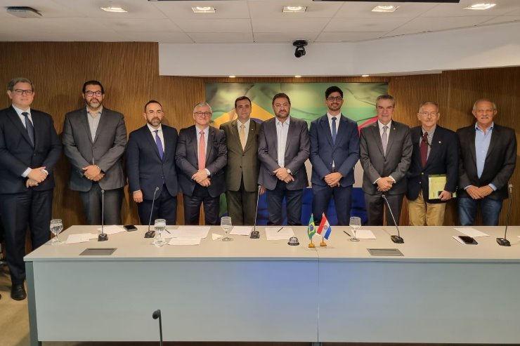O encontro contou com a presença de autoridades e empresários brasileiros e paraguaios