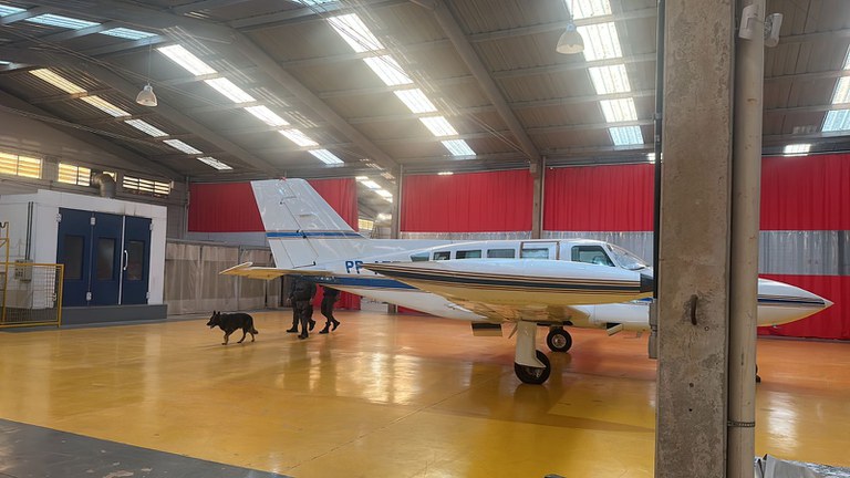 Operação da PF mira tráfico internacional de drogas por meio de aeronaves, em MS, SP e SC