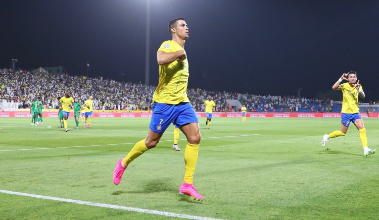 Cristiano Ronaldo celebra gol marcado com a camisa do Al Nassr