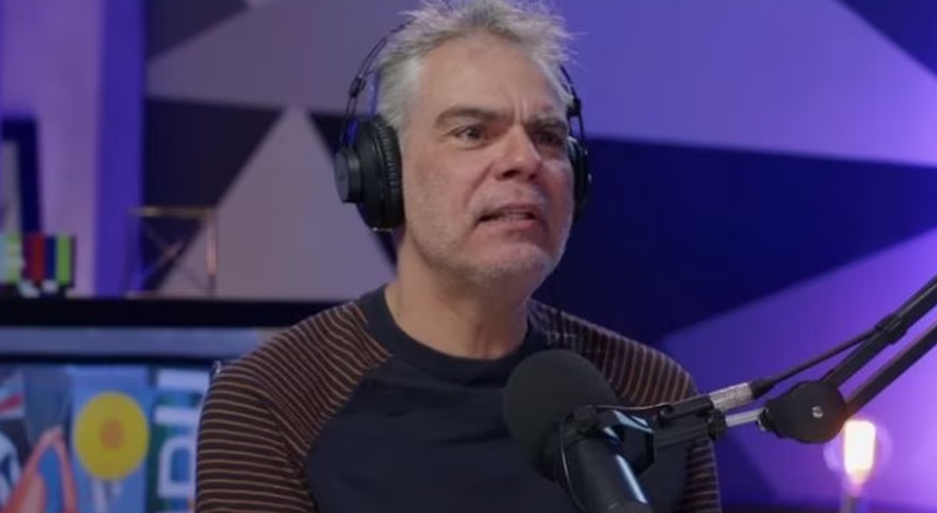 Nizo Neto, um dos oito filhos do humorista Chico Anysio (1931-2012), falou sobre a herança do pai durante bate-papo no Plugado Podcast