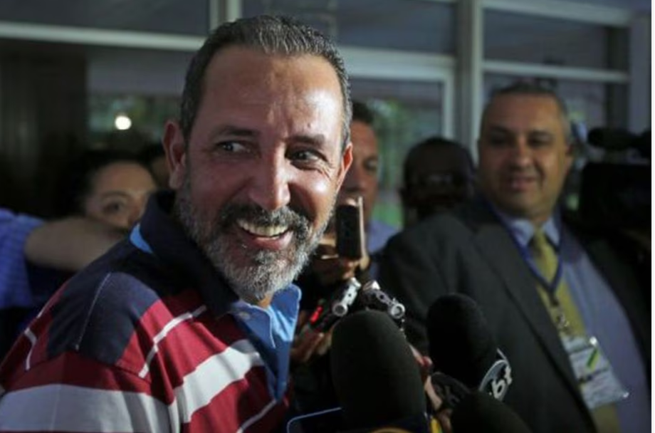 Os parlamentares querem que José Rainha conceda informações que esclareçam a organização de invasões de terras pelo País