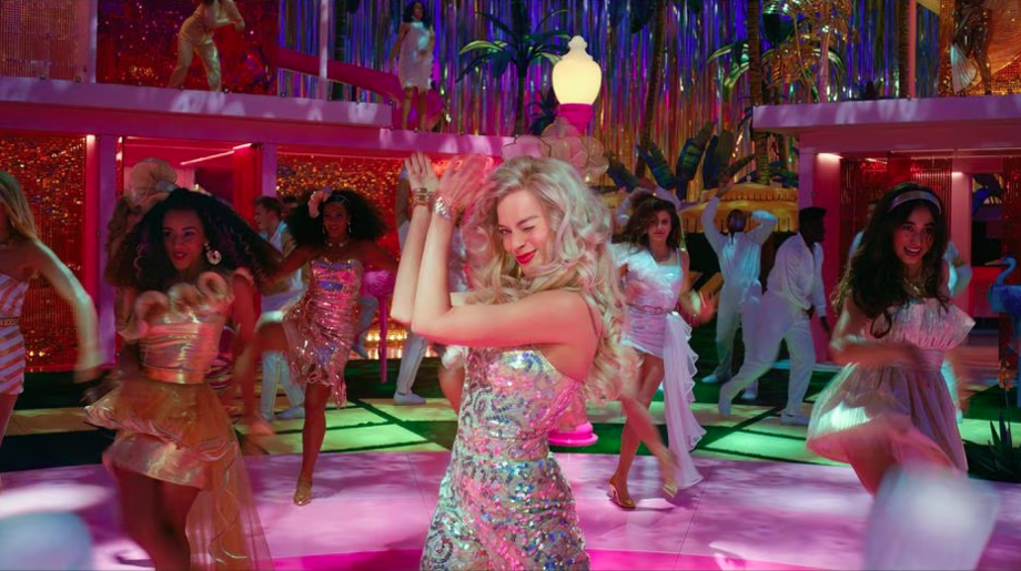 'Barbie', de Greta Gerwig, arrecada US$ 1 bilhão nas bilheterias mundiais.