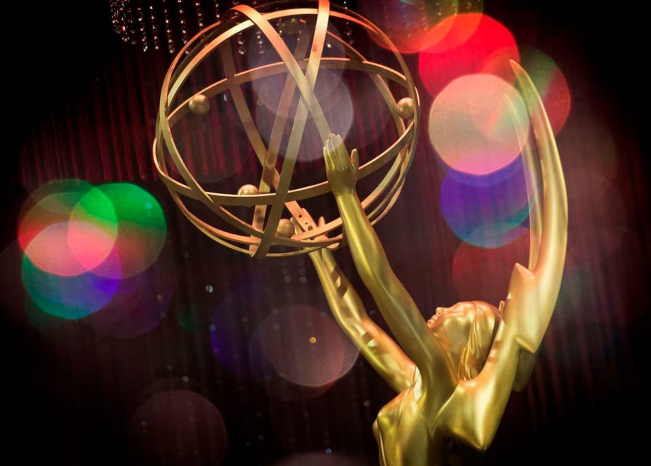 Emmy Awards irá acontecer em janeiro de 2024. Premiação estava prevista para setembro deste ano mas foi adiada devido à greve de atores e roteiristas de Hollywood.