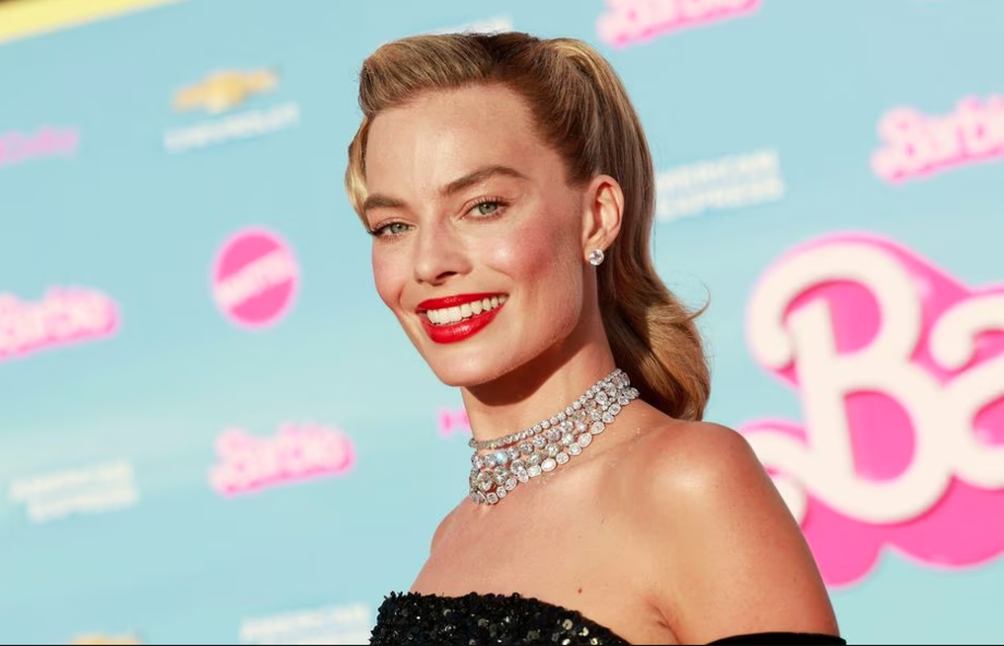 Margot Robbie irá receber R$ 249 milhões por papel em 'Barbie', segundo revista.