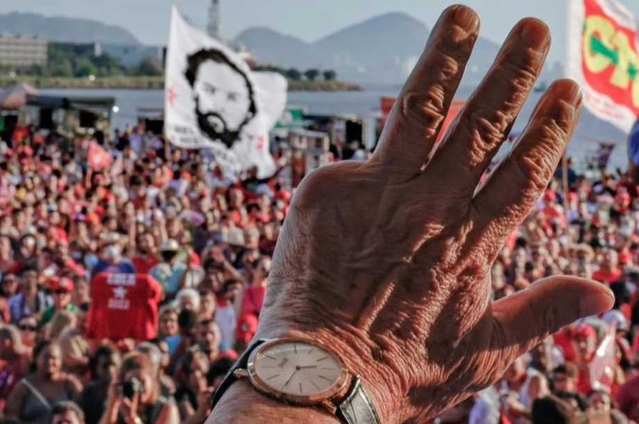 Relógio Piaget foi usado por Lula em março de 2022.