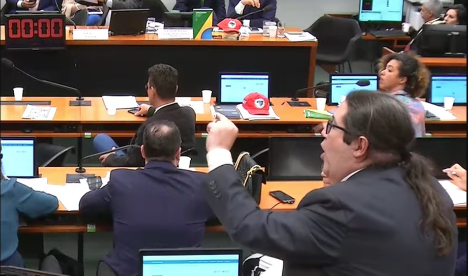 Tarcísio Motta e Talíria Petrone discutiram com Coronel Chrisóstomo na CPI do MST