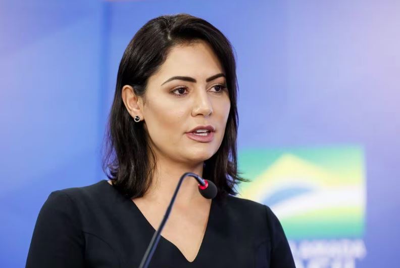 Michelle Bolsonaro justifica silêncio à PF: 'Local impróprio'