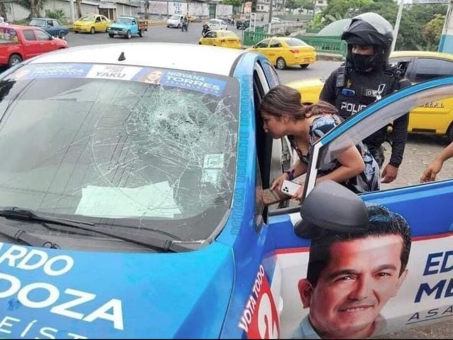 Carro da candidata a Assembleia Nacional do Equador Estefany Puente foi atingido por tiros