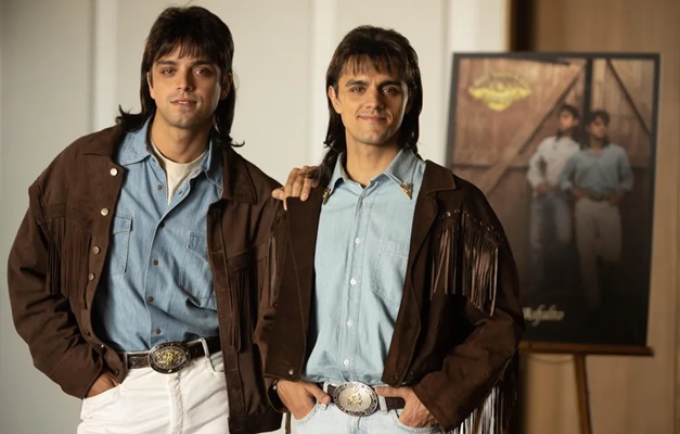 As Aventuras de José e Durval é protagonizada pelos irmãos Felipe e Rodrigo Simas