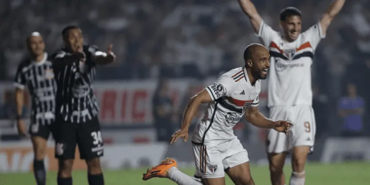 Lucas Moura comemora gol em São Paulo x Corinthians