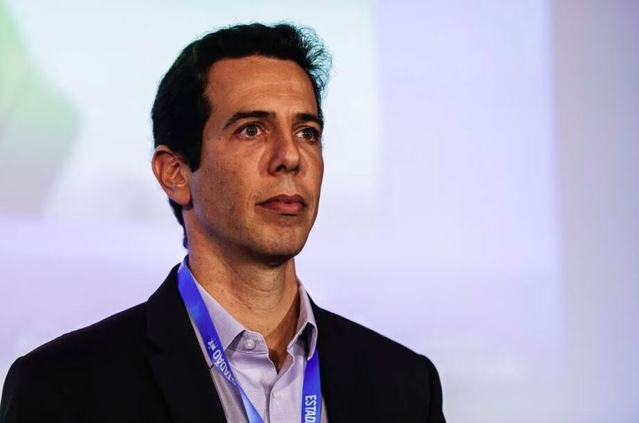 Renato Feder, secretário de Educação, é alvo de investigação do Ministério Público por conflito de interesses