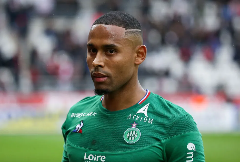 lateral-esquerdo Gabriel Silva, pelo Saint-Étienne