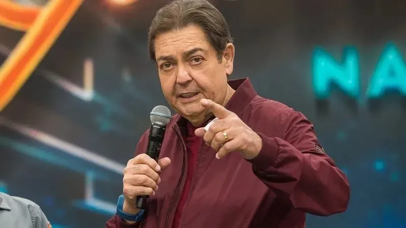 Faustão é extubado e respira sem auxílio de aparelhos, informa boletim médico