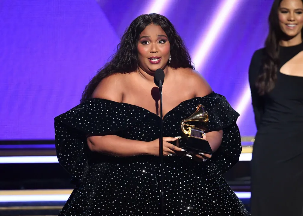 Lizzo vence o primeiro Grammy da cerimônia