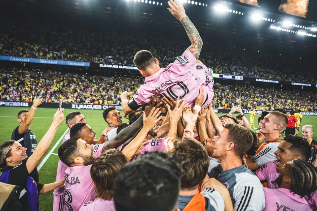 Maior vencedor da história do futebol, Lionel Messi começou sua trajetória no futebol dos Estados Unidos com o pé direito