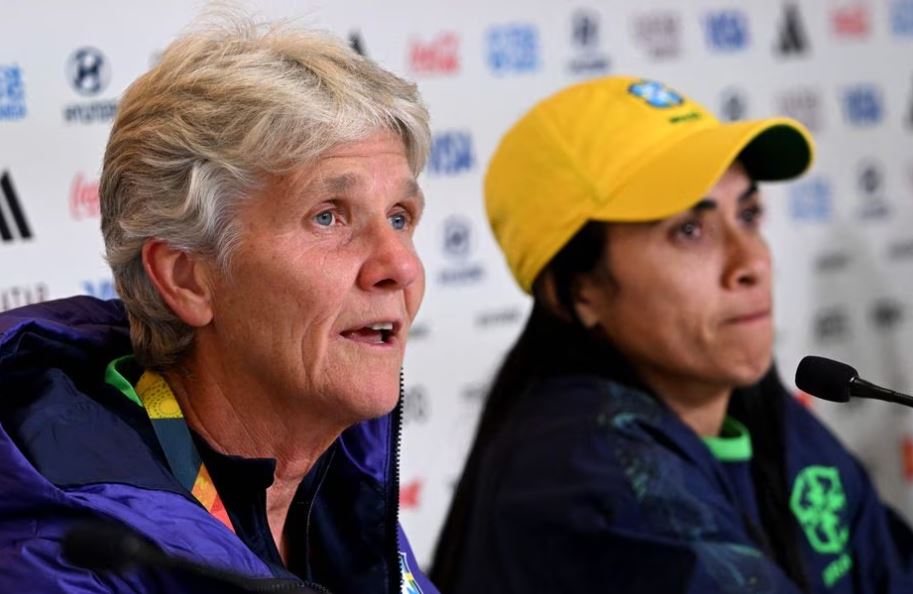 A treinadora do Brasil Pia Sundhage e a atacante Marta participam de coletiva de imprensa antes do jogo contra a Jamaica