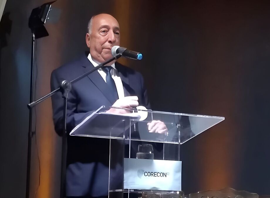 O reconhecido economista Pedro Chaves dos Santos Filho foi homenageado no evento.