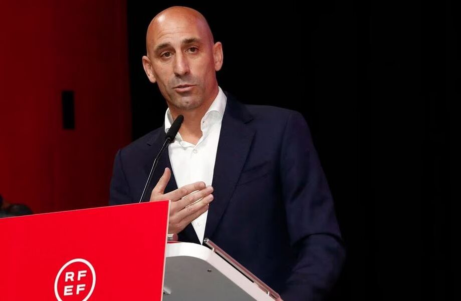 Luis Rubiales se pronunciou de maneira oficial nesta sexta-feira e garantiu que seguirá no cargo