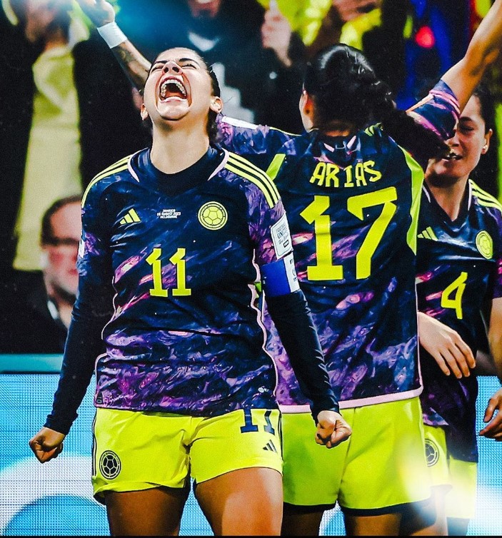 ATAQUE COLOMBIANO SUPERA DEFESA JAMAICANA