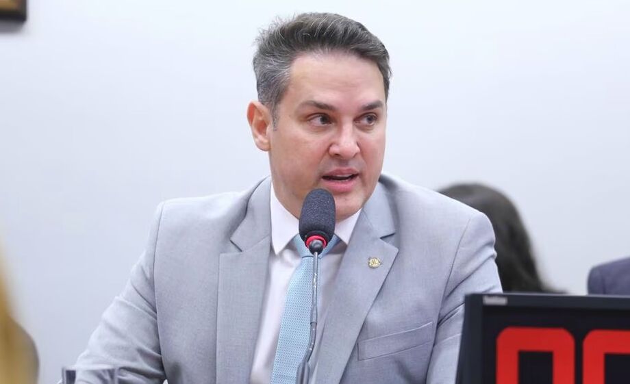 Coube ao presidente da CPI do MST, Tenente-Coronel Zucco, acalmar os ânimos entre os parlamentares