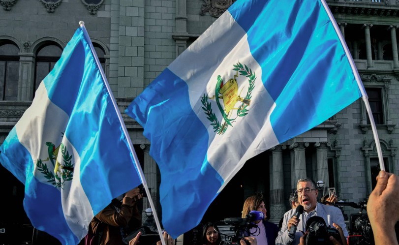 Bernardo Arévalo, de centro-esquerda, vence 2º turno das eleições presidenciais da Guatemala