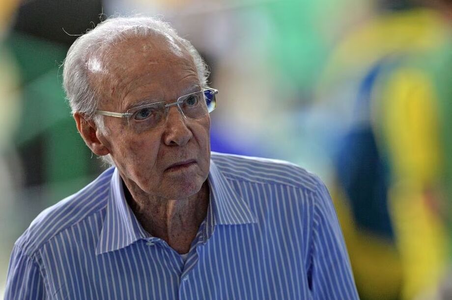 Zagallo continua internado em hospital no Rio de Janeiro e não tem previsão de alta