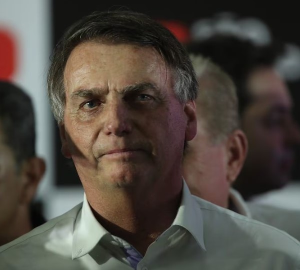 Bolsonaro pede para adiar depoimento à PF sobre fake news