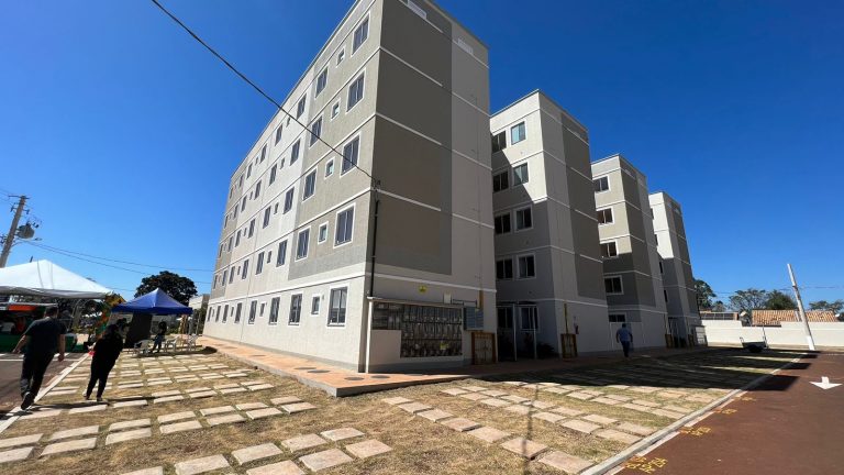 Com ajuda da Prefeitura, mais 80 famílias realizam sonho da casa própria