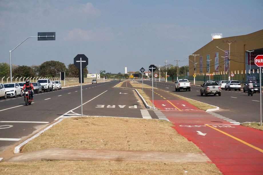 Prefeitura entrega obras de revitalização da Avenida Cafezais e autoriza construção de ciclovia