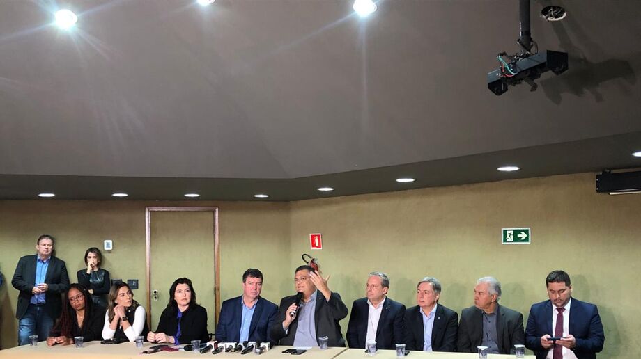 Ao lado do governador Eduardo Riedel, o ministro Flavio Dino fez os anúncios