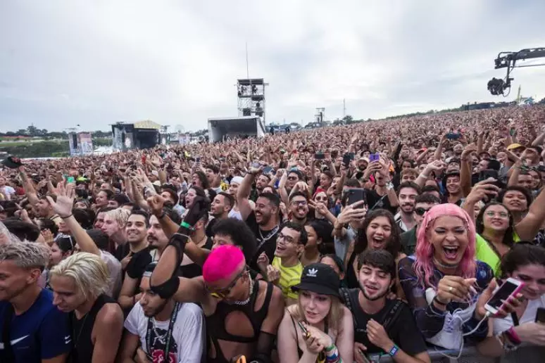 Lollapalooza 2024 anuncia data de venda de ingressos; veja cronograma