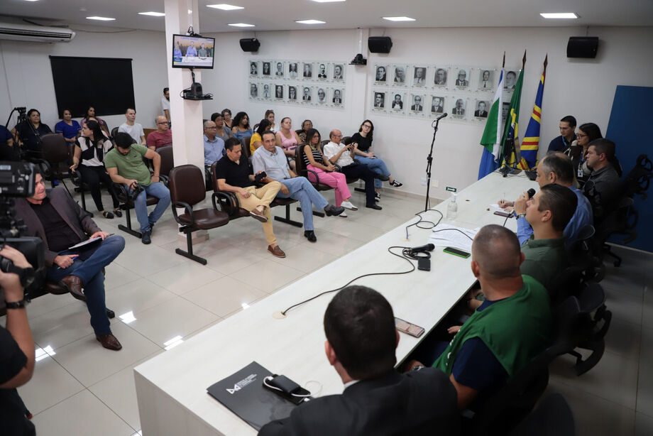 Vereadores, representantes do Poder Executivo e profissionais da enfermagem se reuniram para discutir como será aplicada, pela Prefeitura, a complementação do Piso Nacional da Enfermagem.