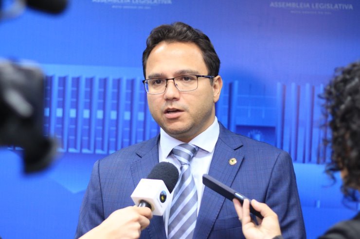 Deputado Pedrossian Neto concede entrevista à rádio e à TV Alems
