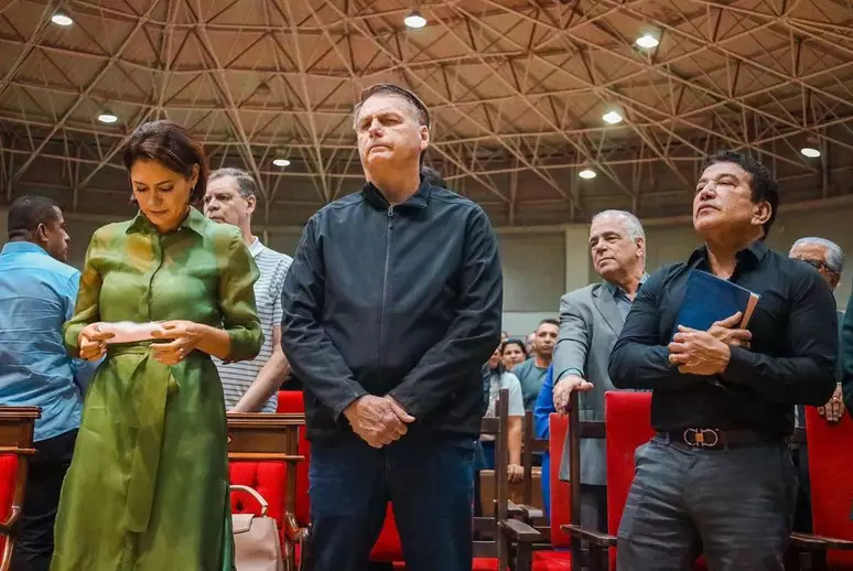 'Estamos sendo perseguidos e injustiçados', diz Michelle Bolsonaro
