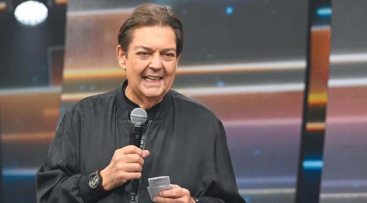Fausto Silva dá entrada em hospital para avaliação do coração