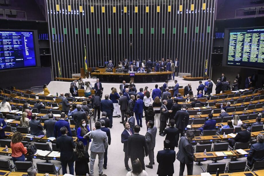 exto permite que partidos possam fazer propaganda cruzada que não estão nem coligados nem federados