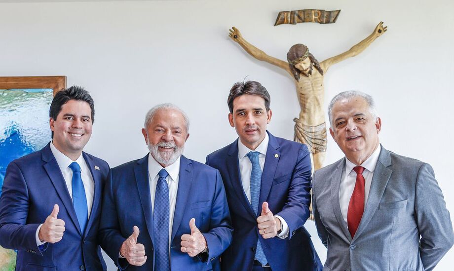 Lula dá posse a três ministros.