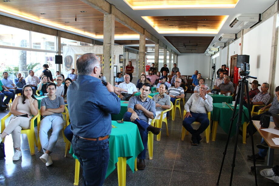 O Sindicato Rural de Campo Grande, Rochedo e Corguinho  SRCG reuniu nesta terça-feira (26) cerca de 50 produtores rurais a fim de debater estratégias para lidar com a queda constante na arroba