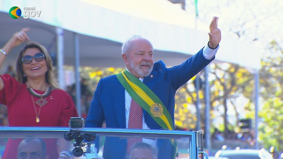 Janja usa vestido de estilista de Brasilia