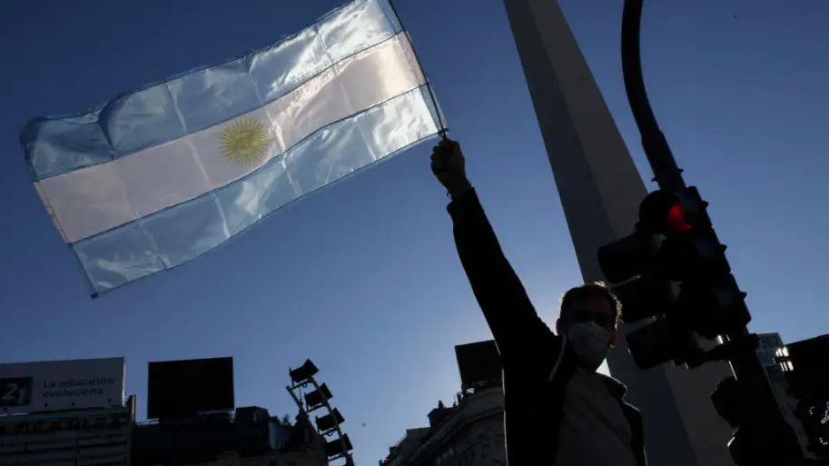 Argentina: taxa de pobreza supera 40% em meio a crise e inflação alta