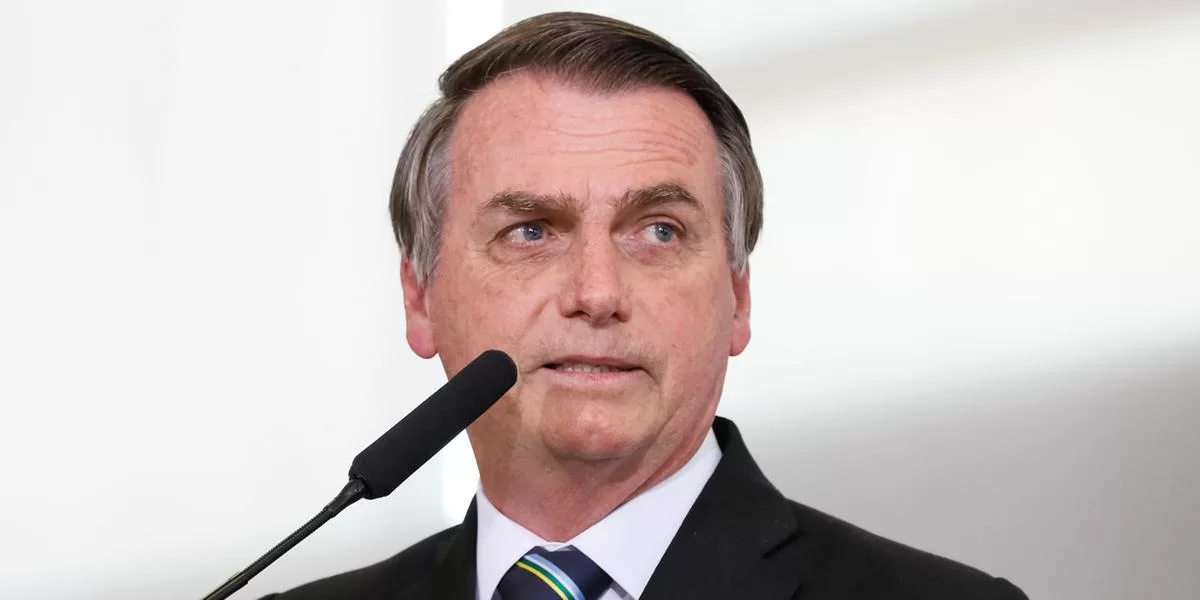 Bolsonaro rompe silêncio, nega acusações e promete agir contra calúnias