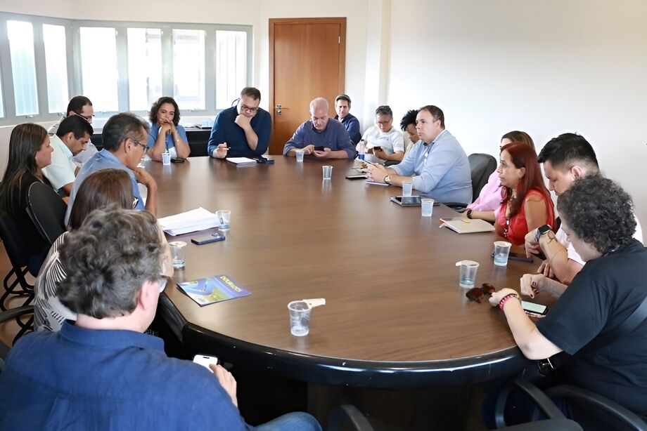 Encontro no Gabinete do Prefeito, teve participação de secretários e representantes das universidades