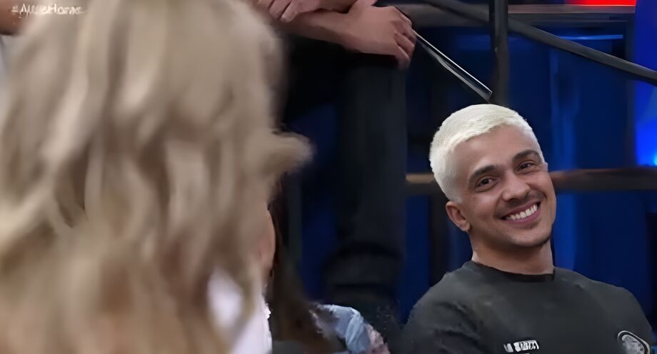 Luísa Sonza e Chico Moedas durante participação no programa Altas Horas deste sábado