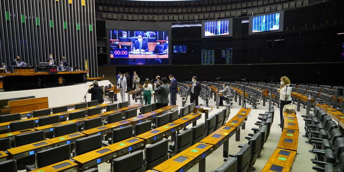 Projeto de mudanças na legislação eleitoral deve ser votado até quarta-feira, 6, na Câmara