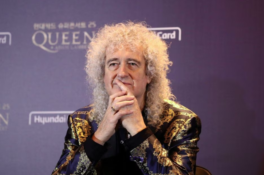Brian May celebra missão bem-sucedida da Nasa em que participou.
