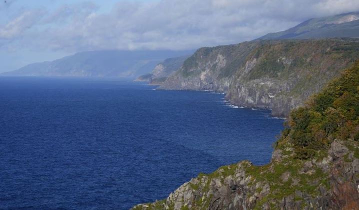 Península de Shiretoko, onde não há mais salmão para alimentar os ursos, é Patrimônio Natural Mundial da Unesco, e cerca de 500 animais desta espécie vivem lá