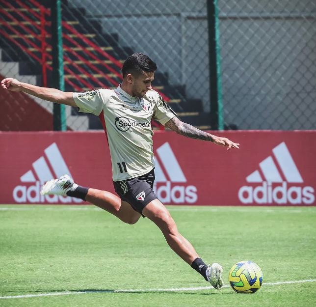 Nestor deve ser titular do São Paulo na decisão contra o Flamengo