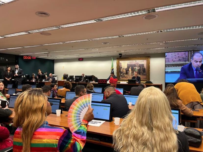 Discussão de projeto que quer probir casamento LGBTQIA+ foi marcado por tumulto entre deputados