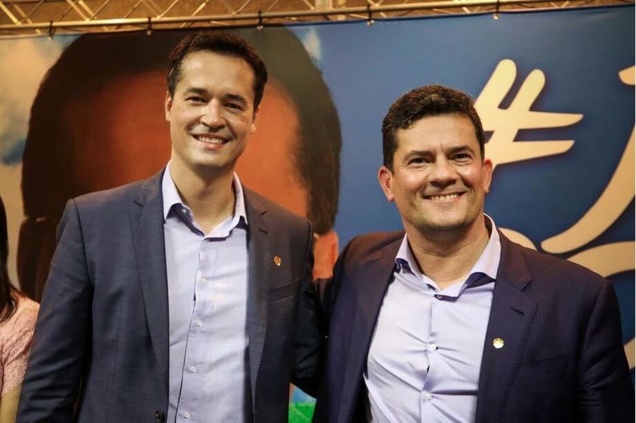Deltan Dallagnol, durante cerimônia de filiação ao Podemos, em 2021, ao lado de Sérgio Moro
